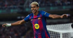 Rắc rối của Lamine Yamal khiến Barcelona phải nhờ vả Deco